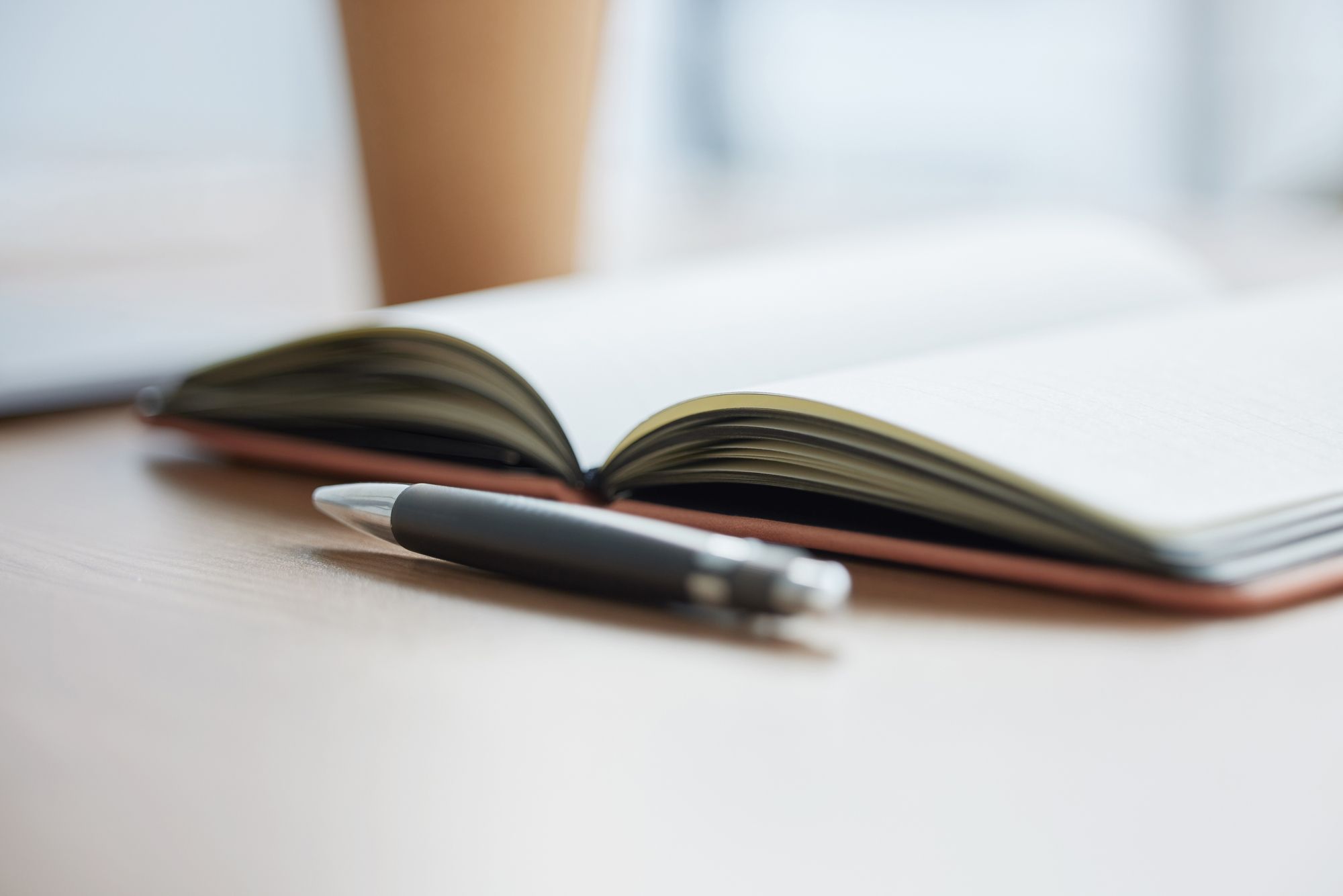 Gesetzbuch und Paragraphen zum Thema Immobilienrecht